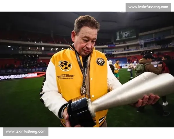 斯卢茨基直指申花失常根源：压力压垮争冠之心